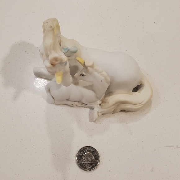 Vintage Unicorn and Baby Figurine - Picture 3 of 4